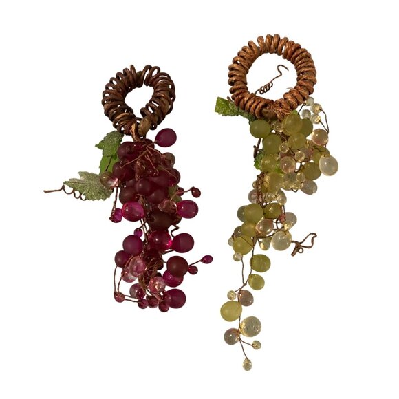 Lucite Grapes Red And White Wine Bottle Decor Hangers Set Of 2 - Picture 3 of 4